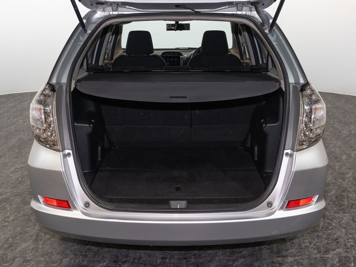 Honda Fit Shuttle 2012 - фото автомобиля