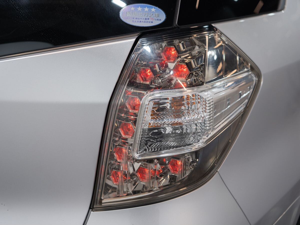 Honda Fit Shuttle 2012 - фото автомобиля