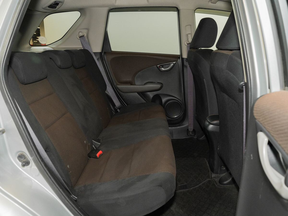 Honda Fit Shuttle 2012 - фото автомобиля