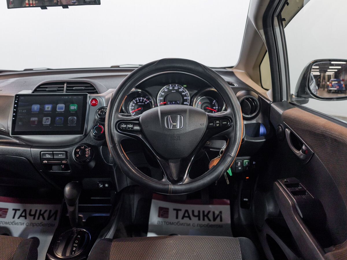 Honda Fit Shuttle 2012 - фото автомобиля