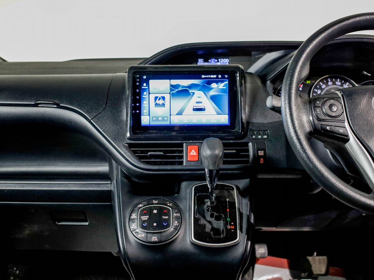 Toyota Noah 2020 - фото автомобиля