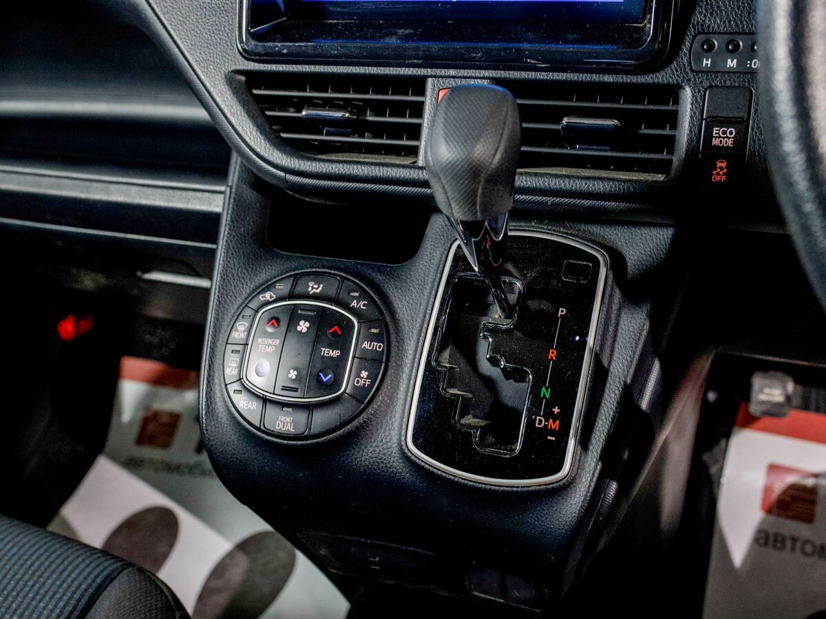 Toyota Noah 2020 - фото автомобиля