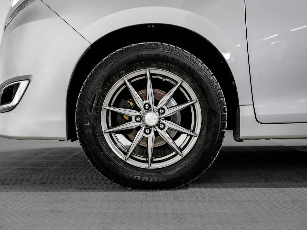 Toyota Noah 2020 - фото автомобиля