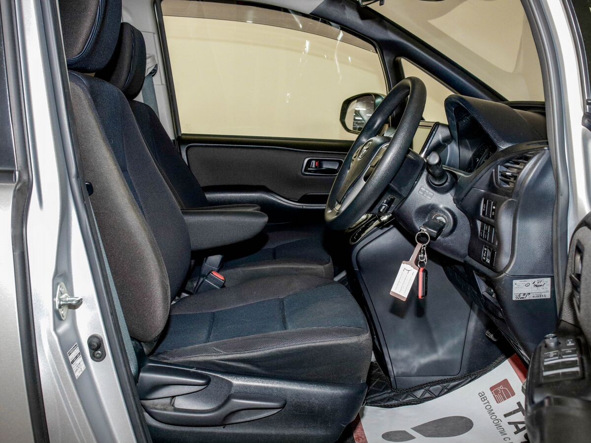 Toyota Noah 2020 - фото автомобиля