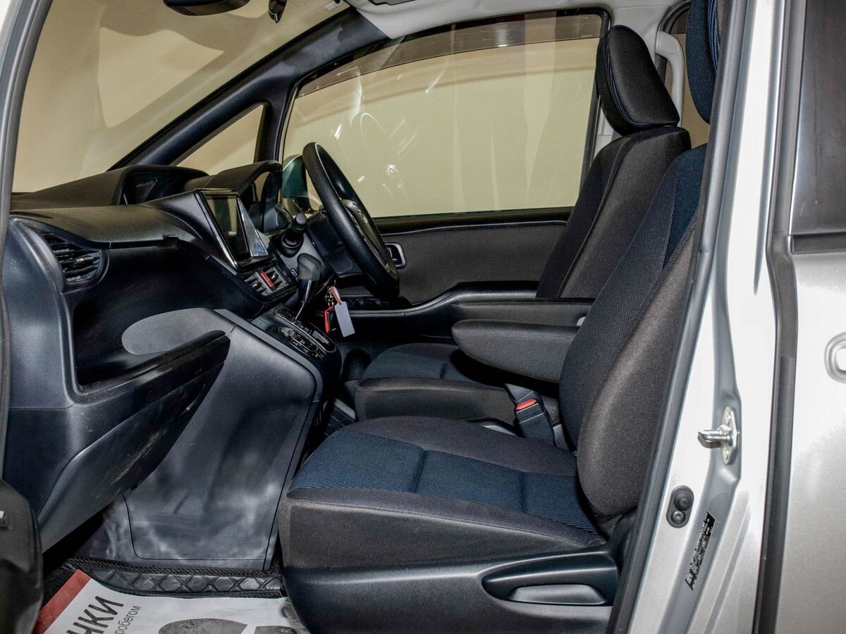 Toyota Noah 2020 - фото автомобиля