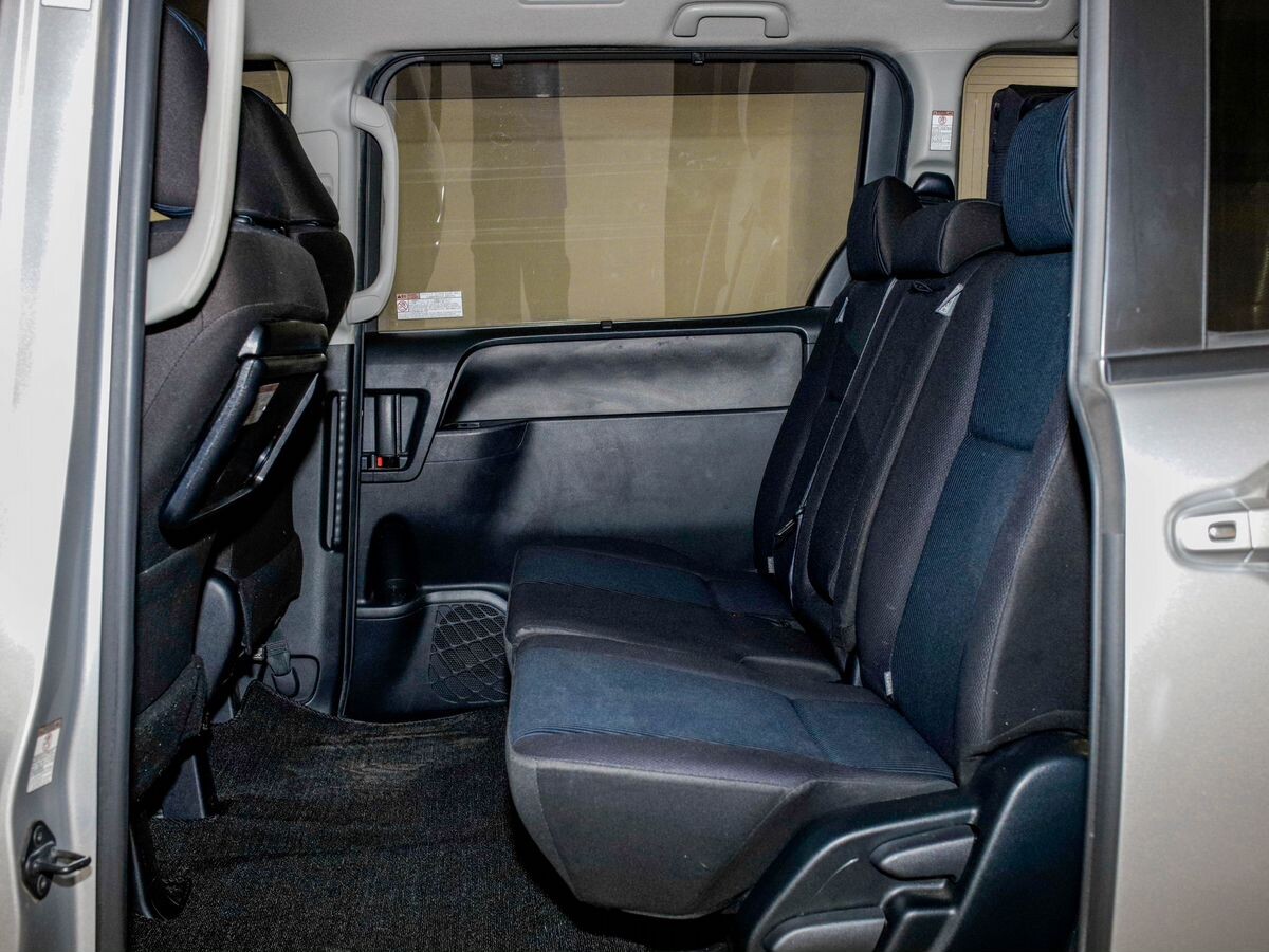 Toyota Noah 2020 - фото автомобиля