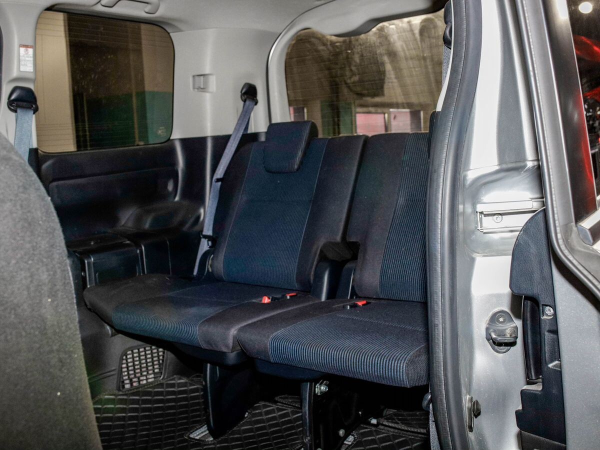 Toyota Noah 2020 - фото автомобиля