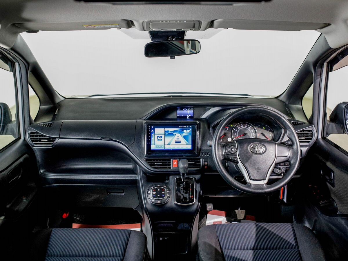 Toyota Noah 2020 - фото автомобиля