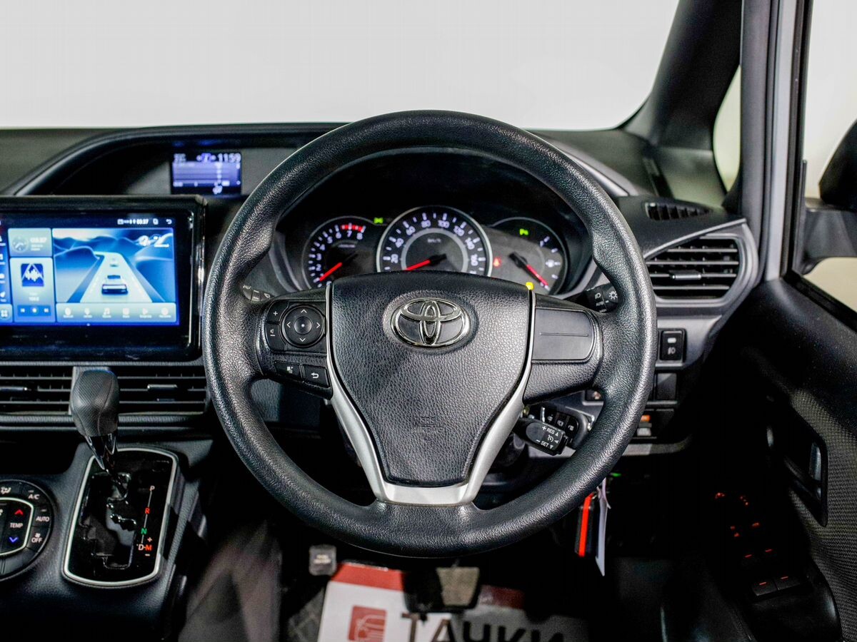 Toyota Noah 2020 - фото автомобиля