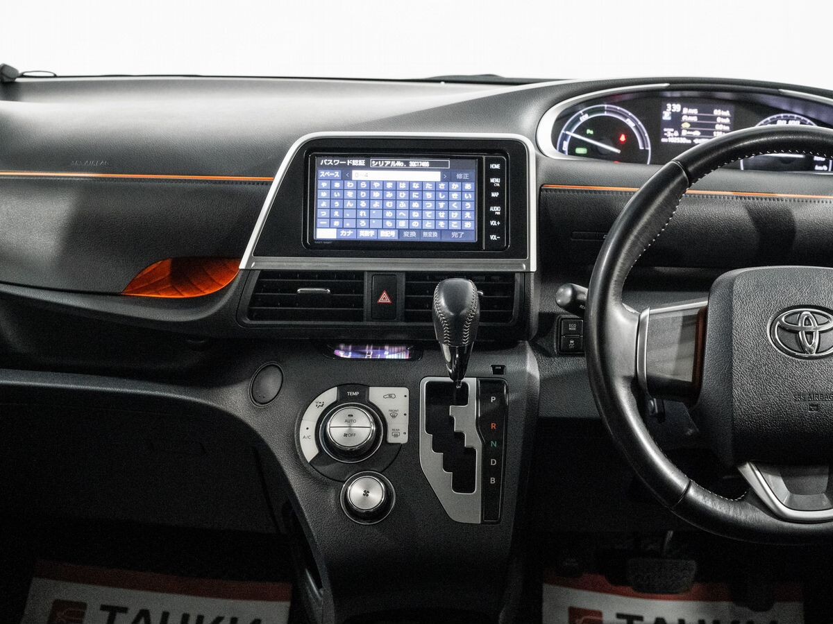 Toyota Sienta 2018 - фото автомобиля