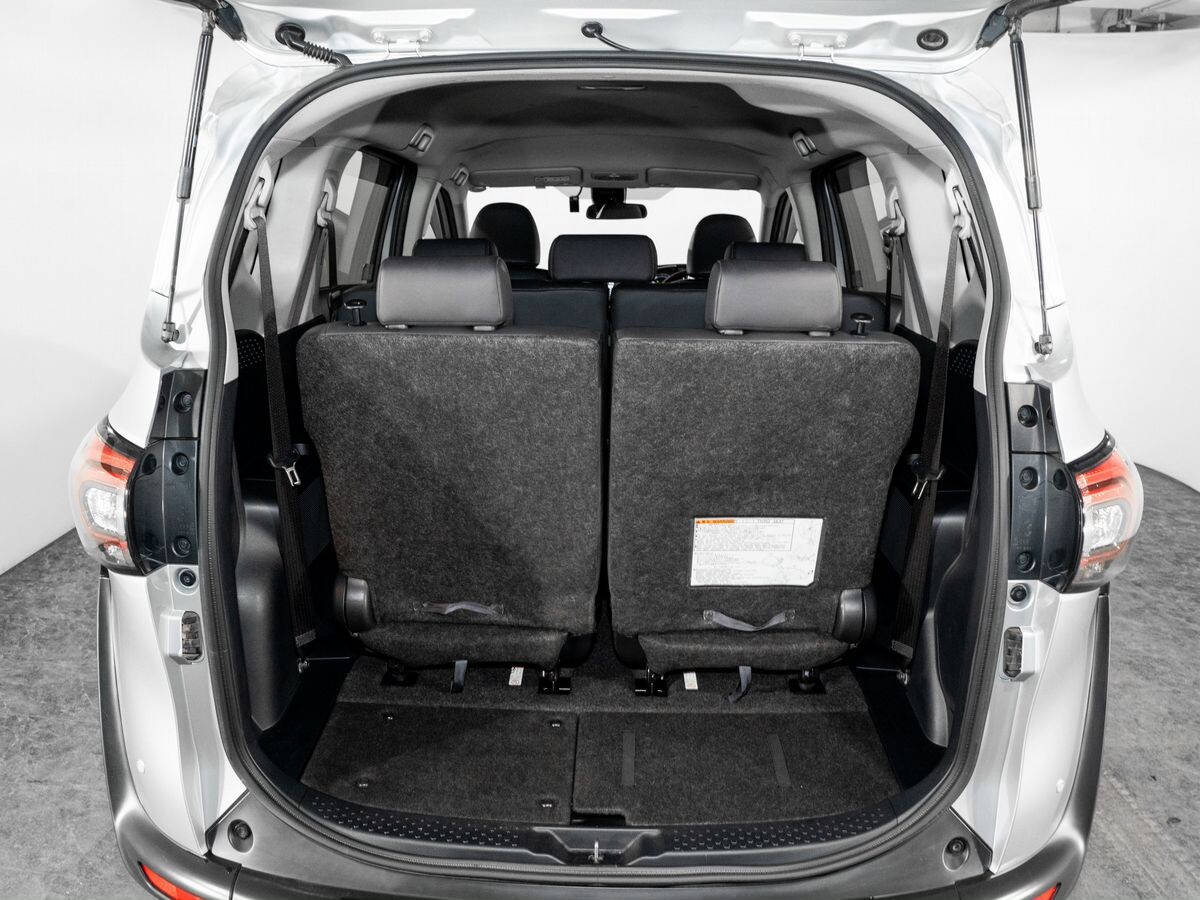 Toyota Sienta 2018 - фото автомобиля