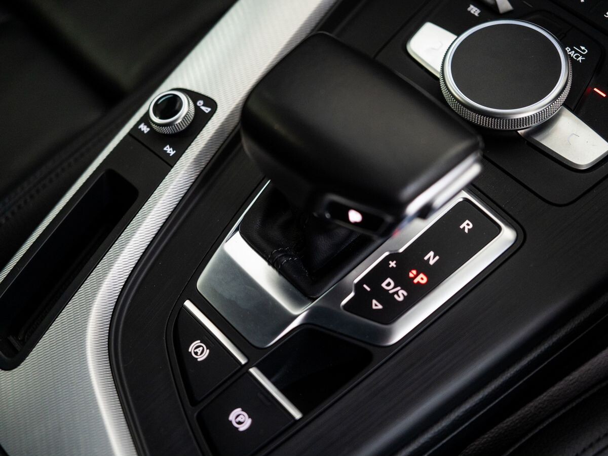 Audi A4 2019 - фото автомобиля