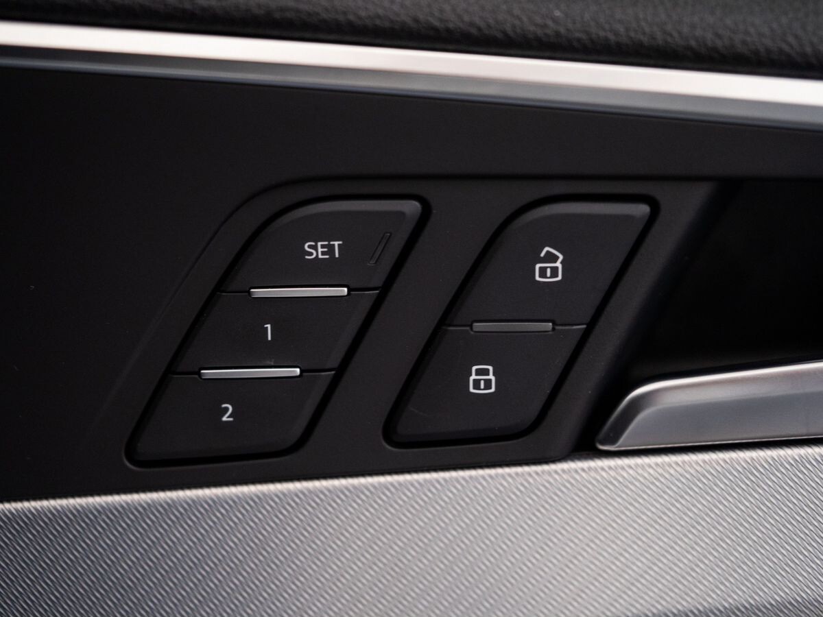Audi A4 2019 - фото автомобиля