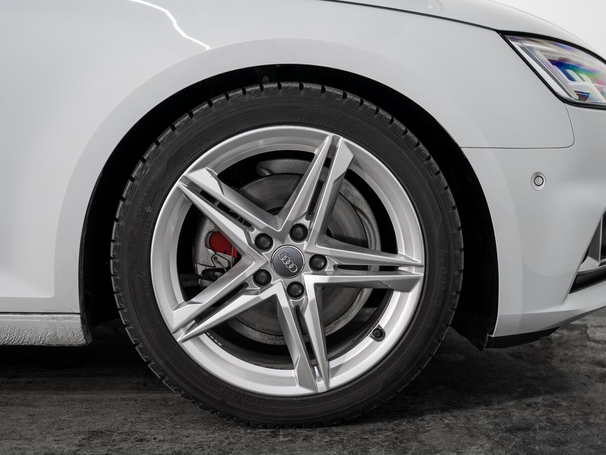 Audi A4 2019 - фото автомобиля