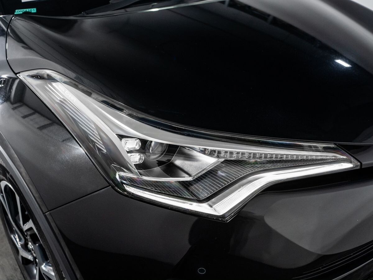 Toyota C-HR 2018 - фото автомобиля