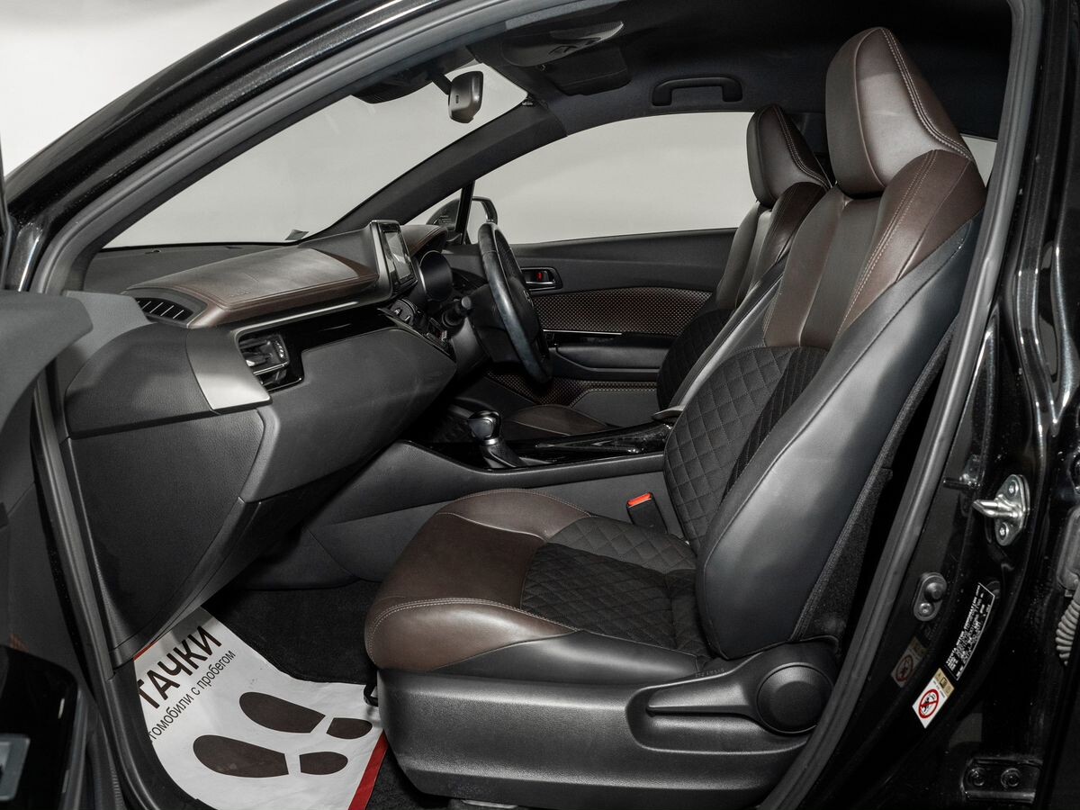 Toyota C-HR 2018 - фото автомобиля