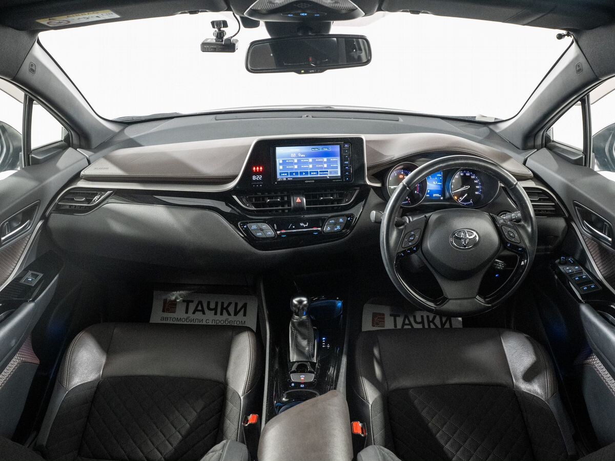 Toyota C-HR 2018 - фото автомобиля