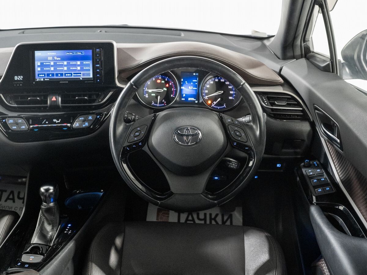 Toyota C-HR 2018 - фото автомобиля