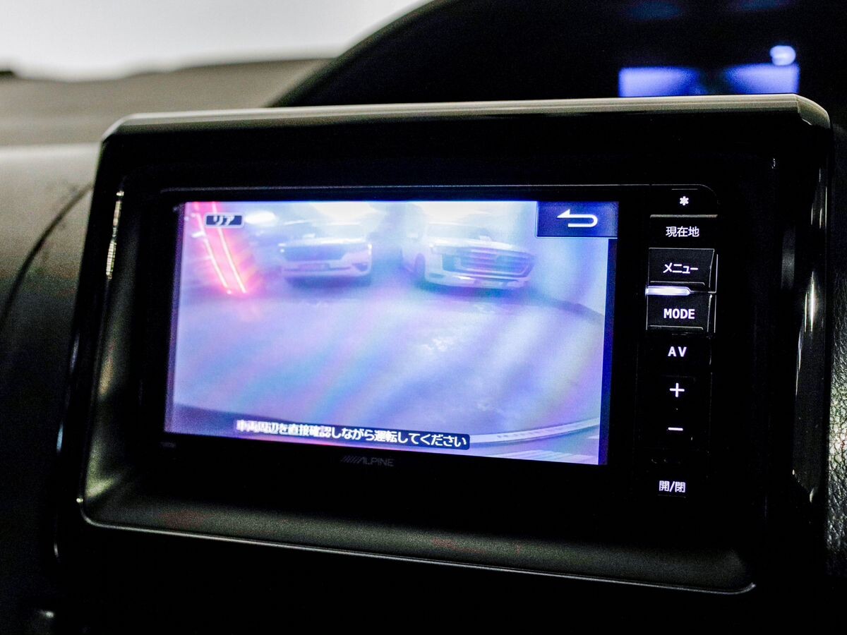 Toyota Voxy 2014 - фото автомобиля