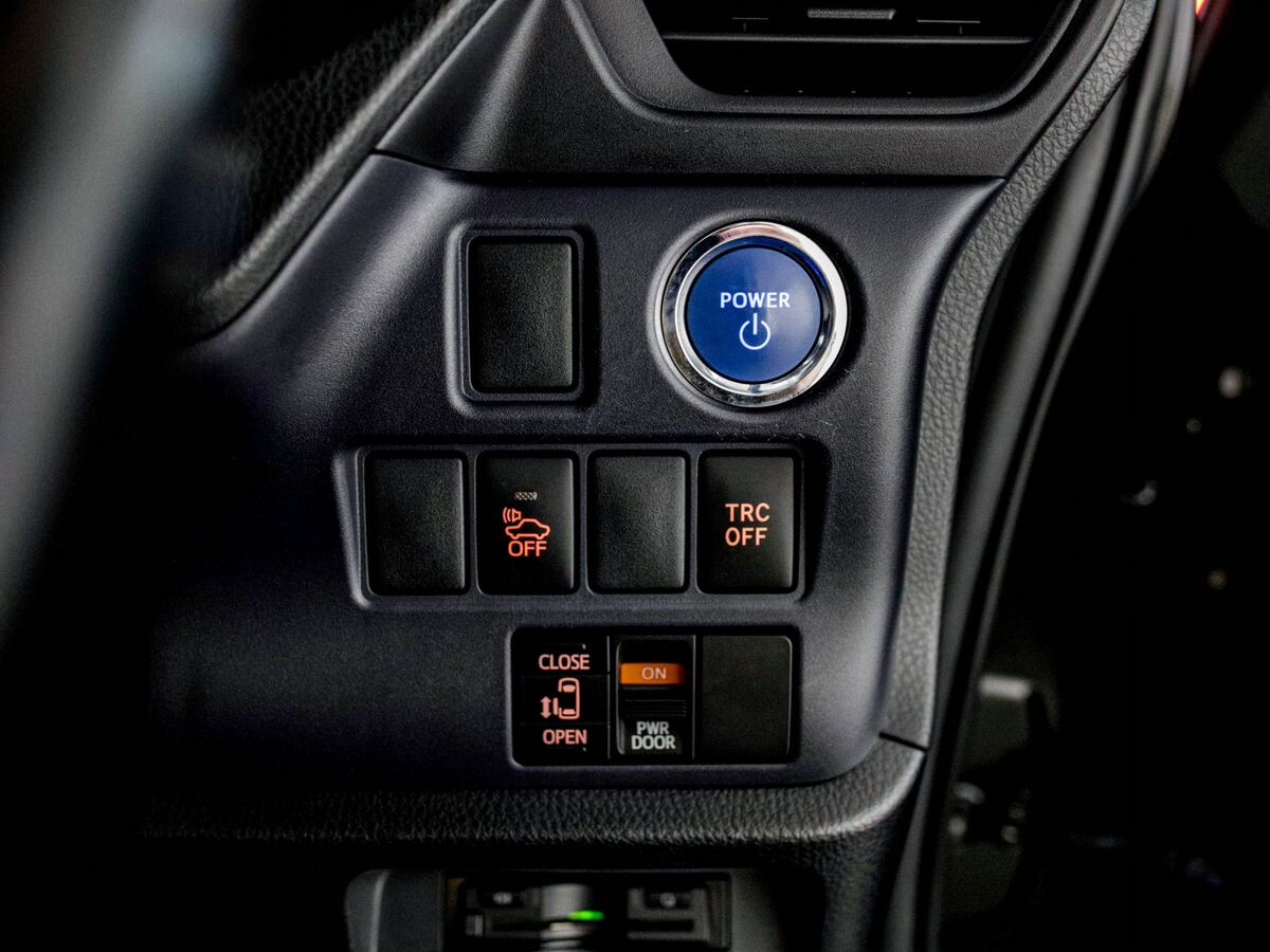 Toyota Voxy 2014 - фото автомобиля