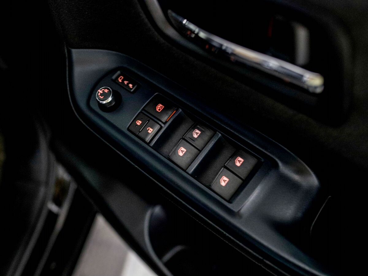 Toyota Voxy 2014 - фото автомобиля