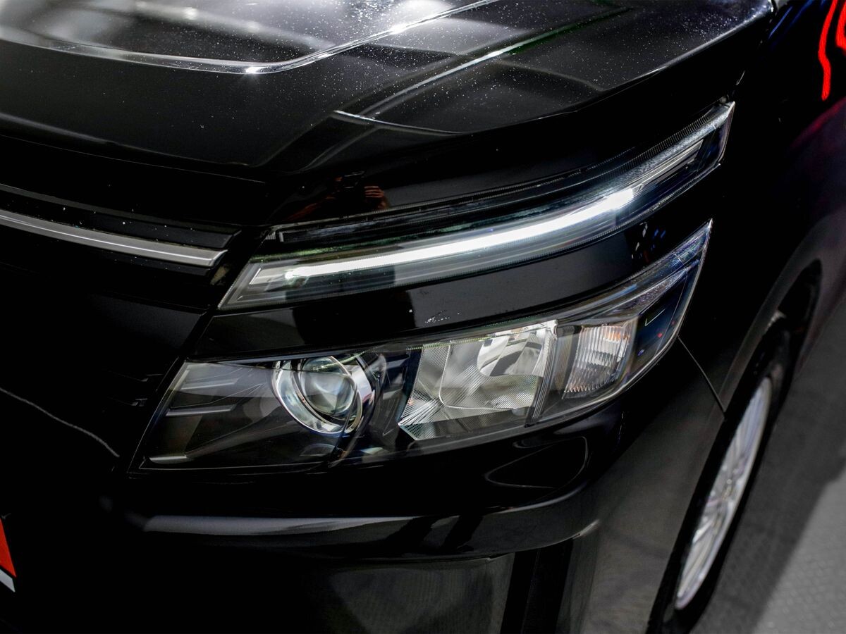 Toyota Voxy 2014 - фото автомобиля