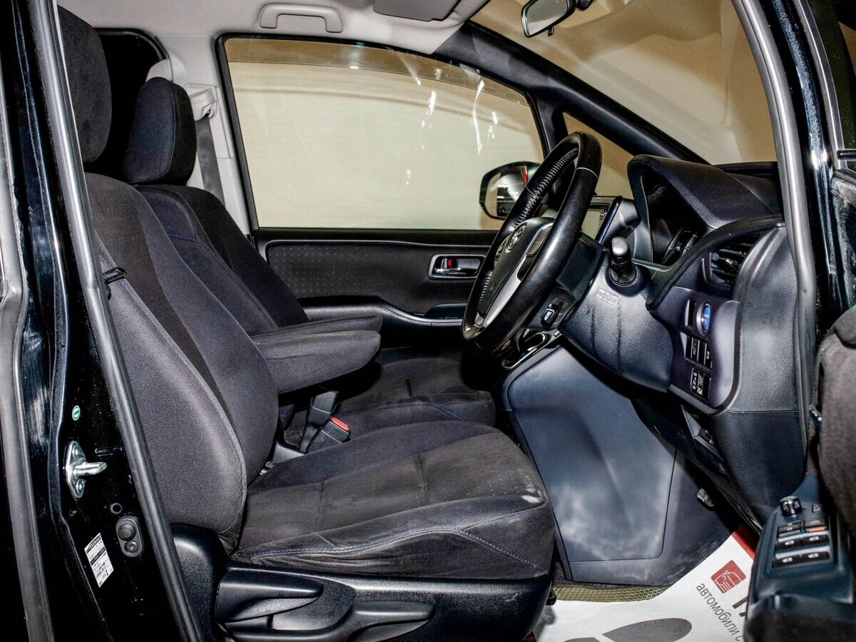 Toyota Voxy 2014 - фото автомобиля