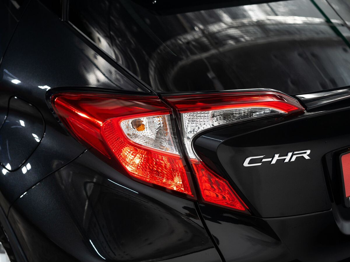 Toyota C-HR 2017 - фото автомобиля