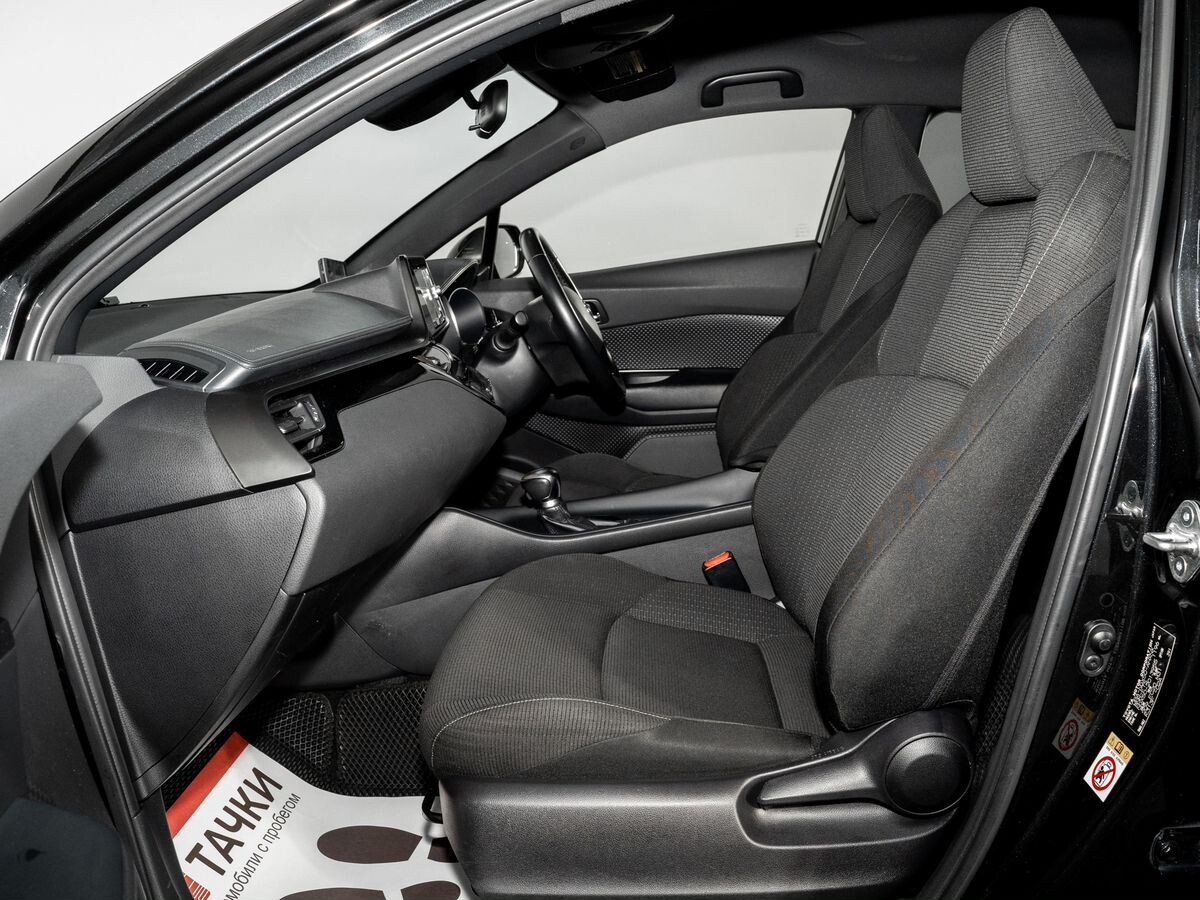 Toyota C-HR 2017 - фото автомобиля