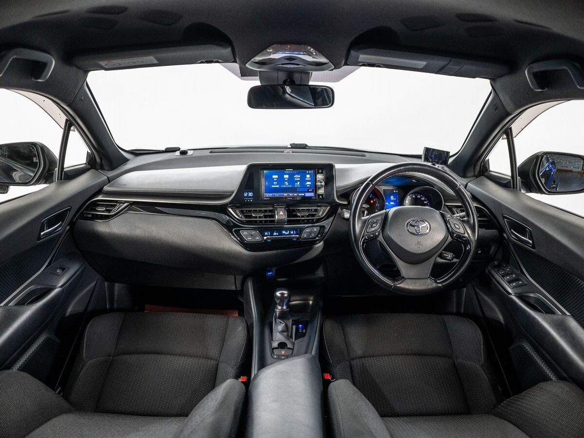 Toyota C-HR 2017 - фото автомобиля