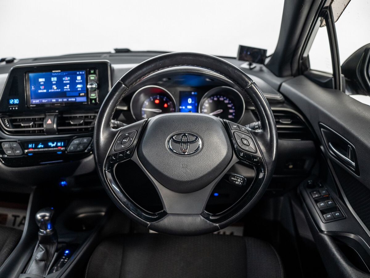 Toyota C-HR 2017 - фото автомобиля