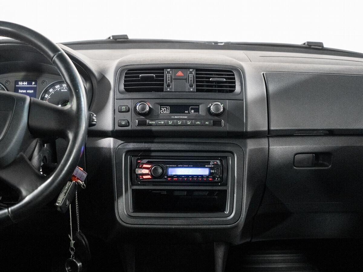 Skoda Fabia 2012 - фото автомобиля