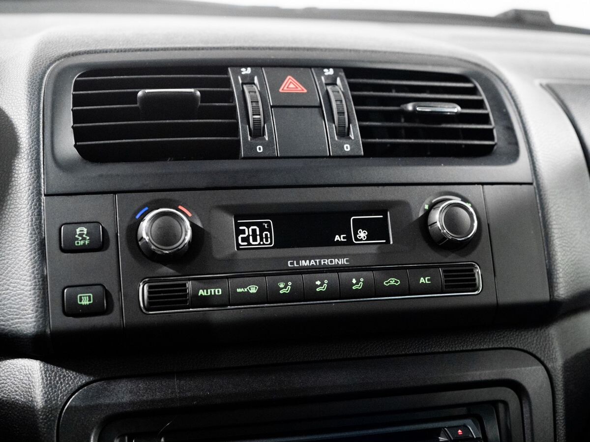 Skoda Fabia 2012 - фото автомобиля