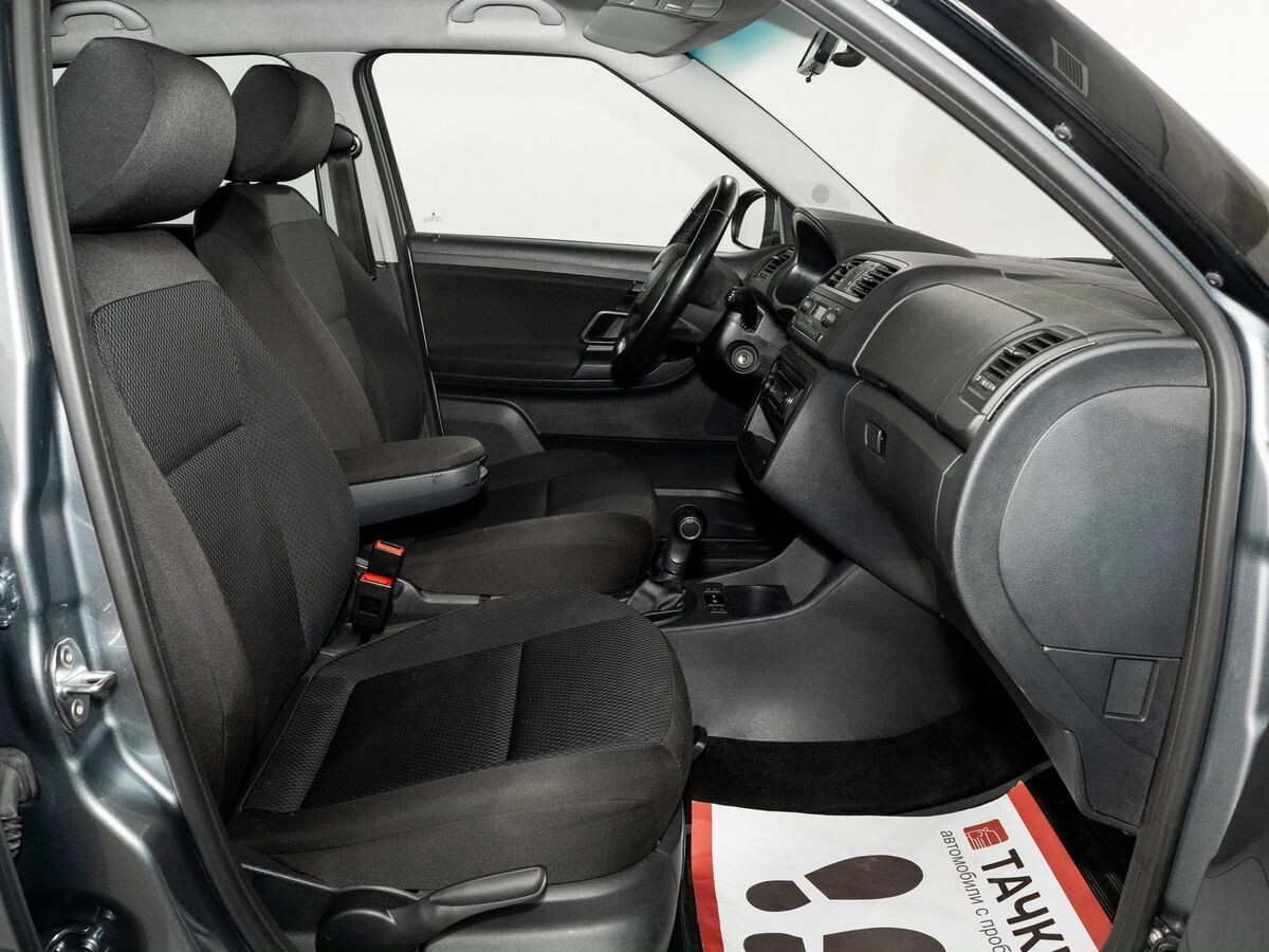 Skoda Fabia 2012 - фото автомобиля