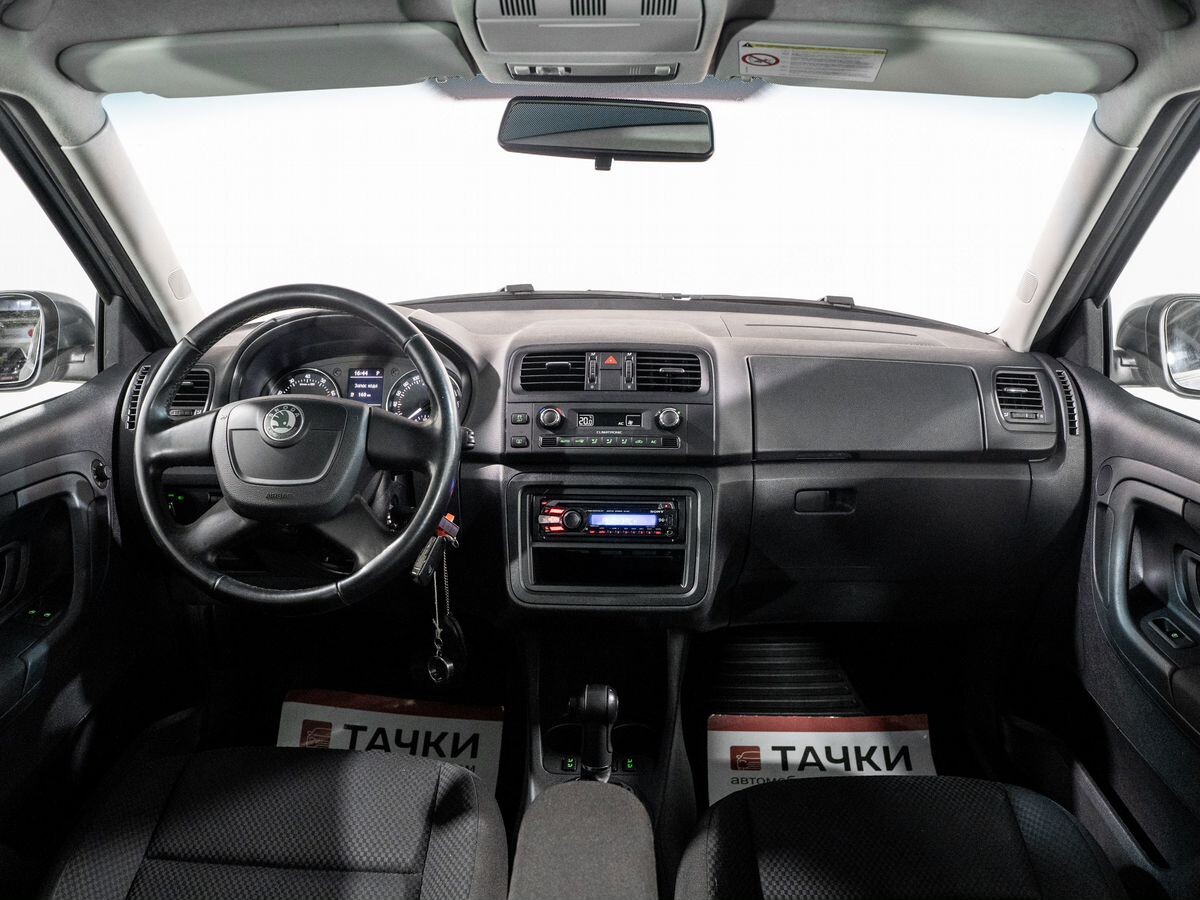 Skoda Fabia 2012 - фото автомобиля