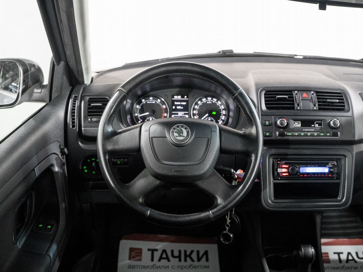 Skoda Fabia 2012 - фото автомобиля