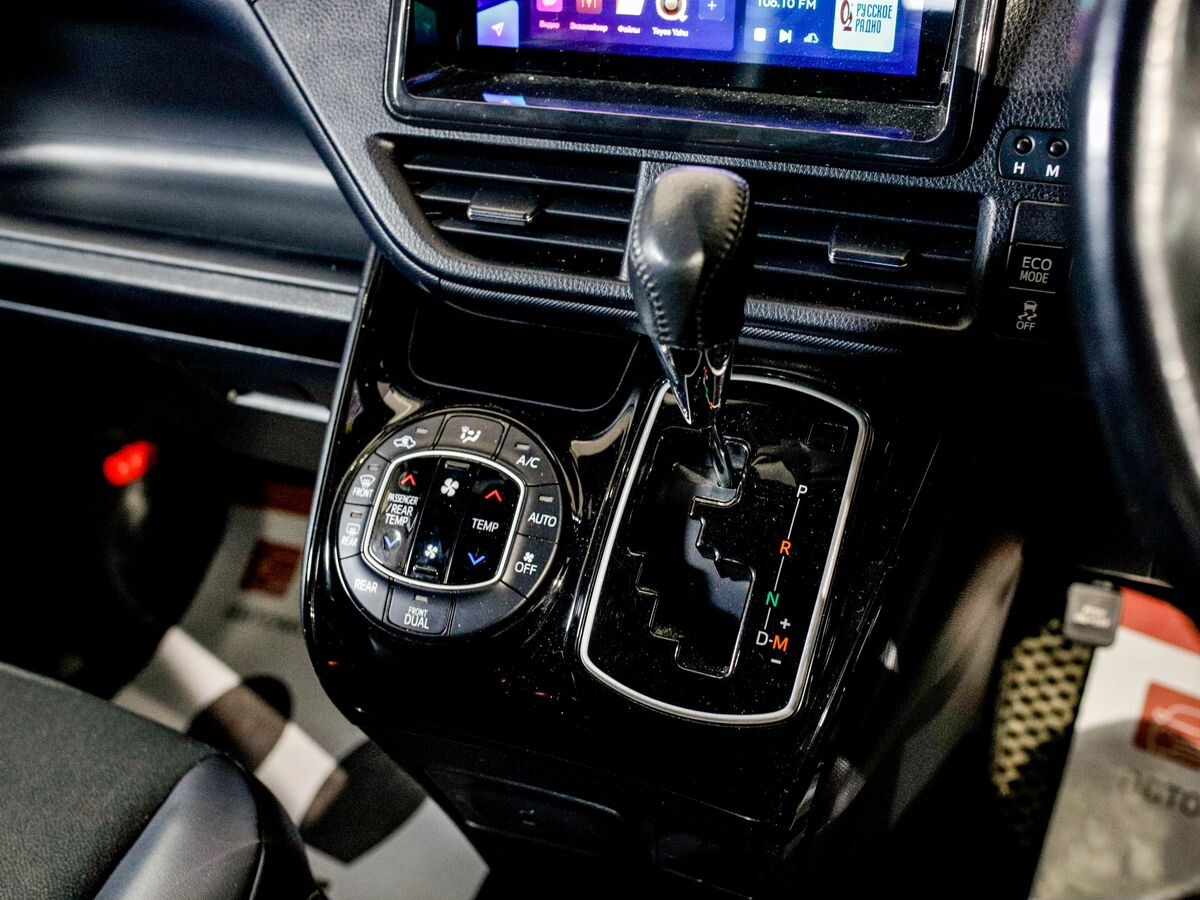 Toyota Noah 2019 - фото автомобиля