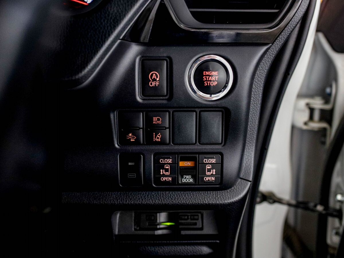 Toyota Noah 2019 - фото автомобиля