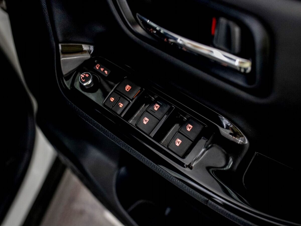 Toyota Noah 2019 - фото автомобиля