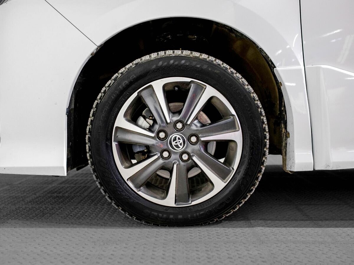 Toyota Noah 2019 - фото автомобиля