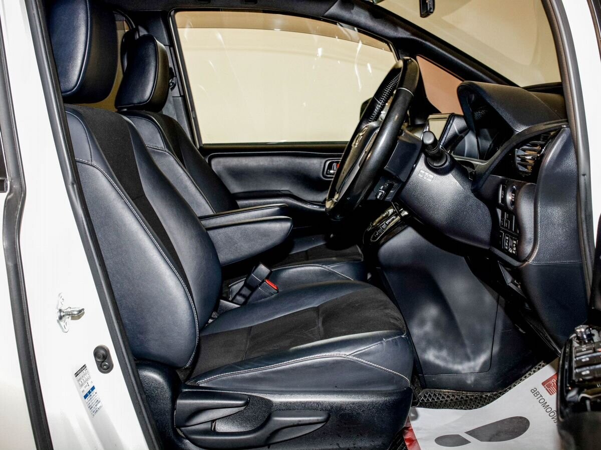 Toyota Noah 2019 - фото автомобиля