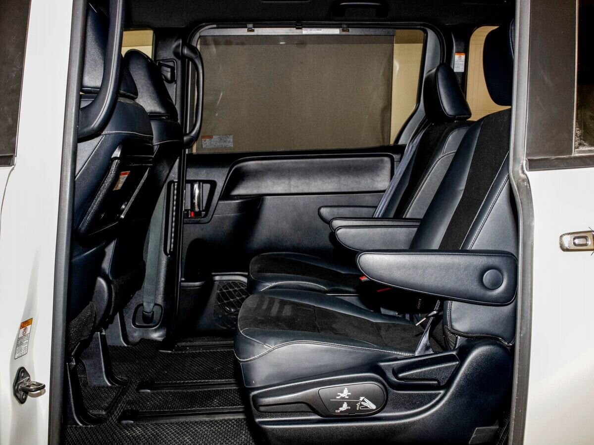 Toyota Noah 2019 - фото автомобиля