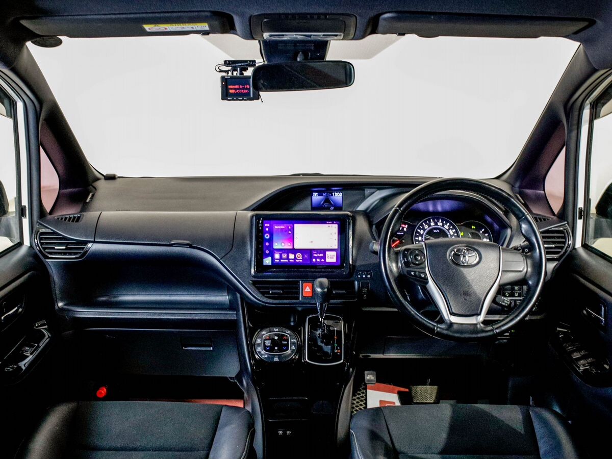 Toyota Noah 2019 - фото автомобиля
