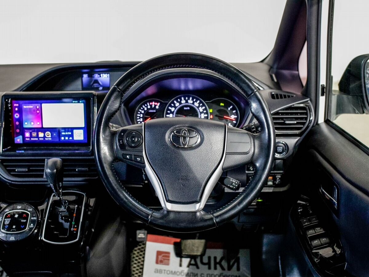 Toyota Noah 2019 - фото автомобиля
