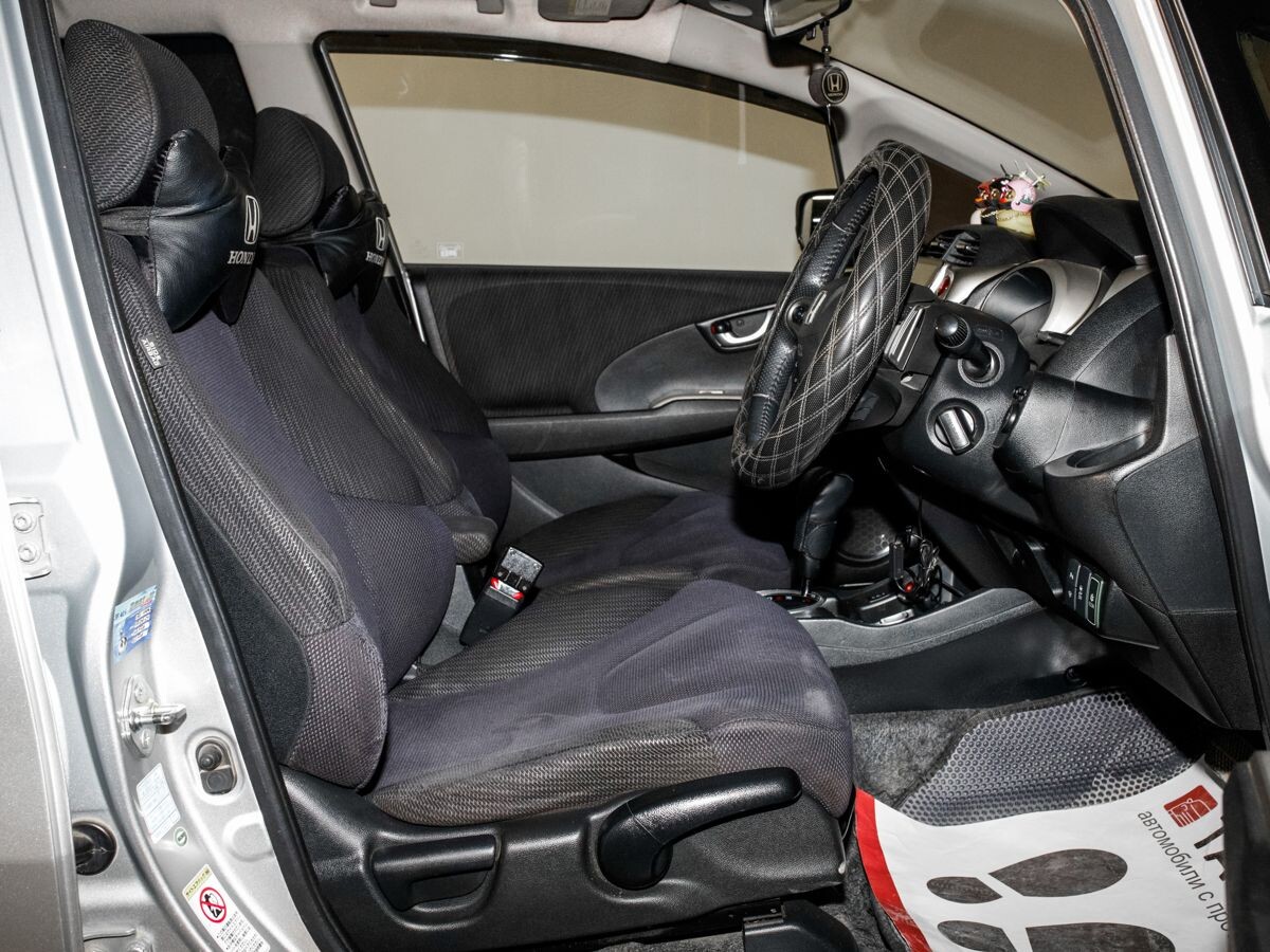 Honda Fit 2010 - фото автомобиля