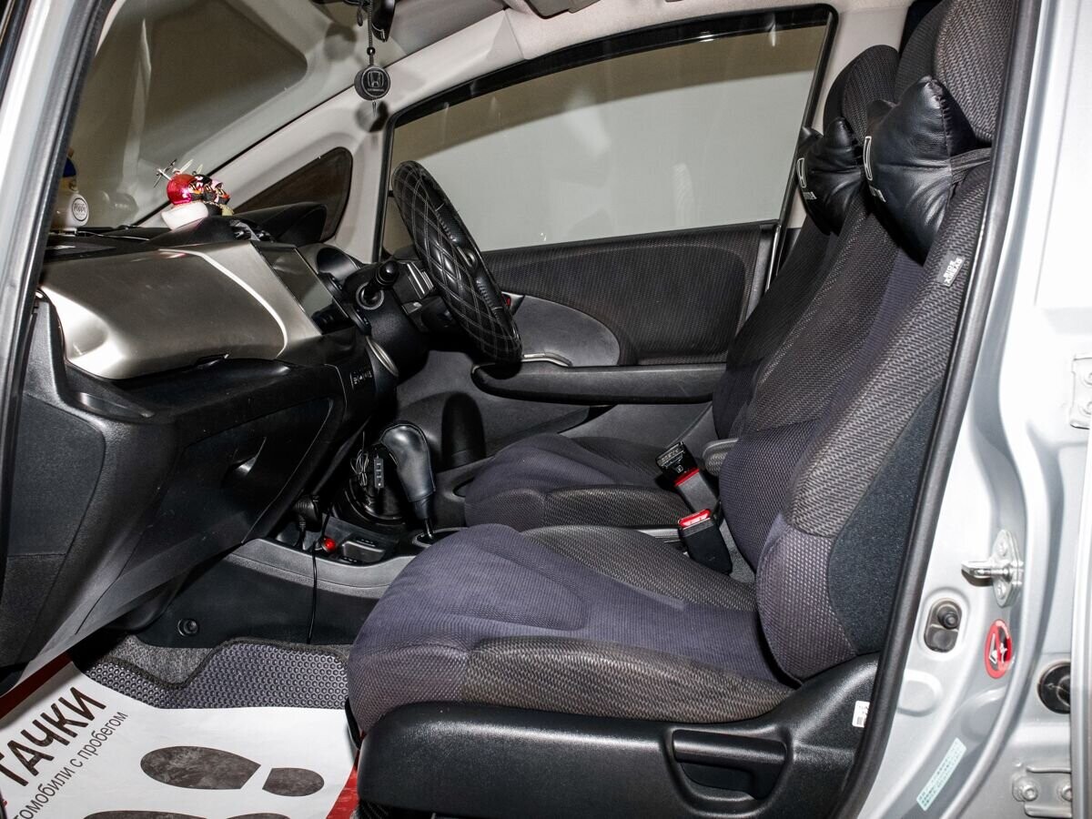 Honda Fit 2010 - фото автомобиля