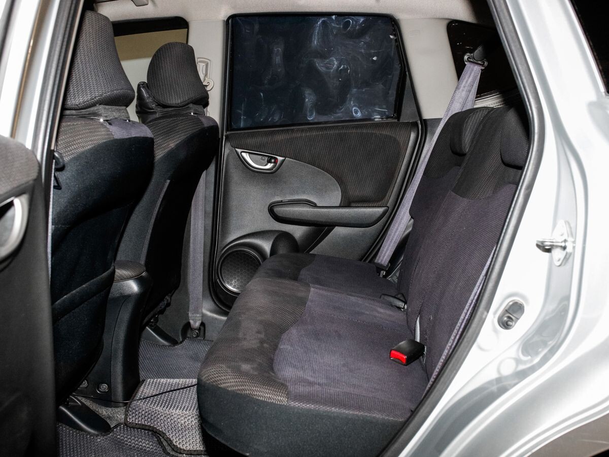 Honda Fit 2010 - фото автомобиля