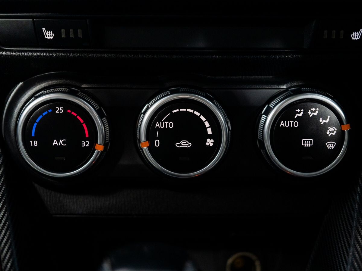 Mazda CX-3 2015 - фото автомобиля