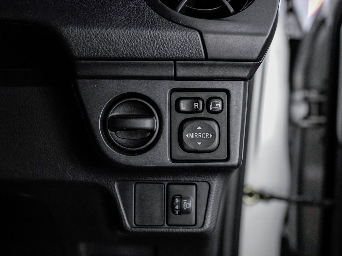 Toyota Corolla Axio 2013 - фото автомобиля