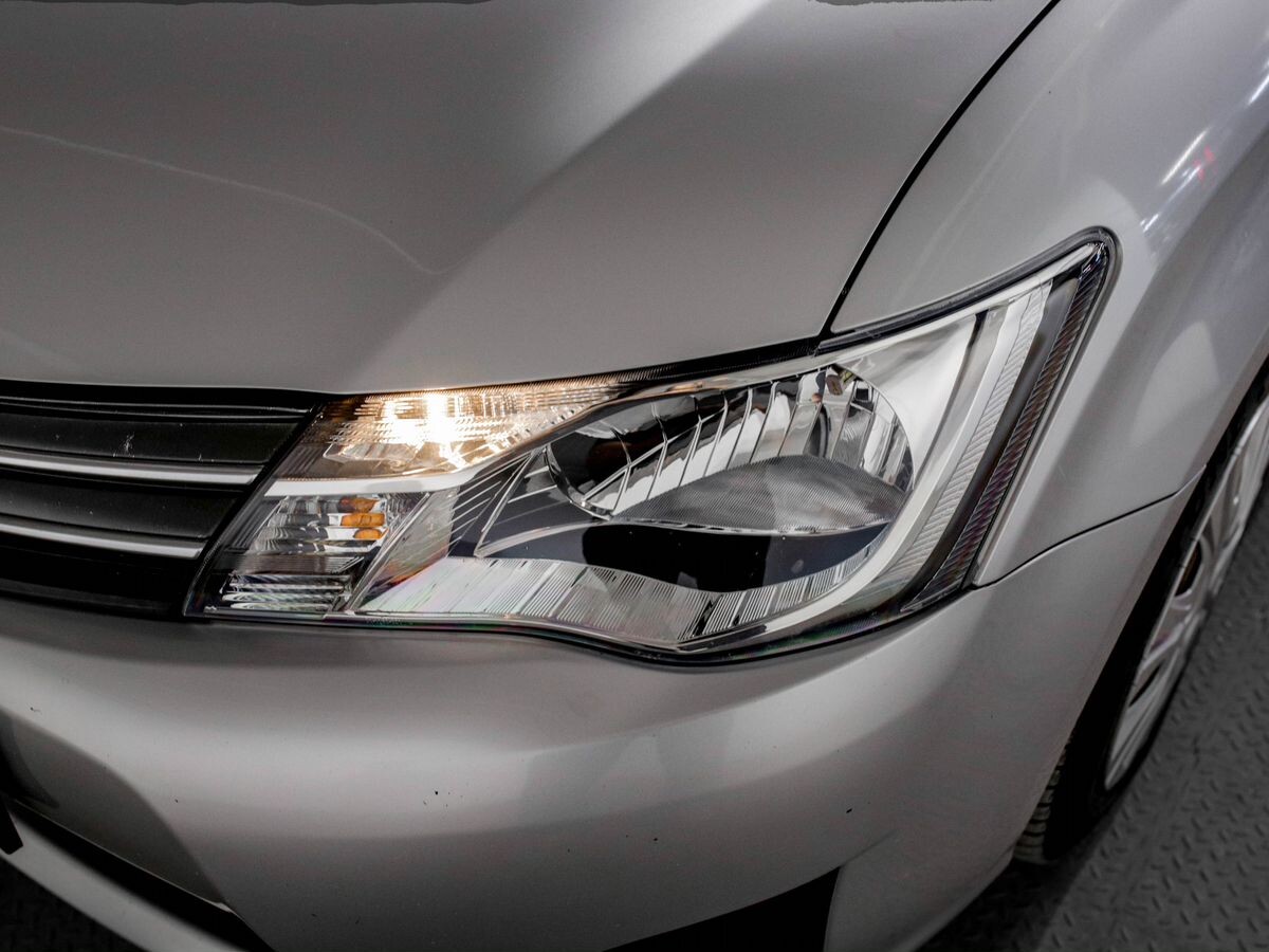 Toyota Corolla Axio 2013 - фото автомобиля